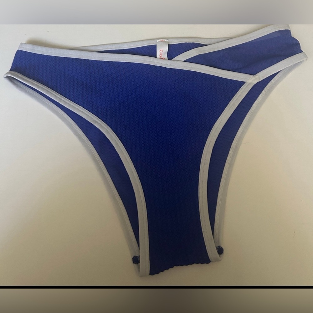 Women’s Textured Bikini Bottoms with contrast trim Size XL